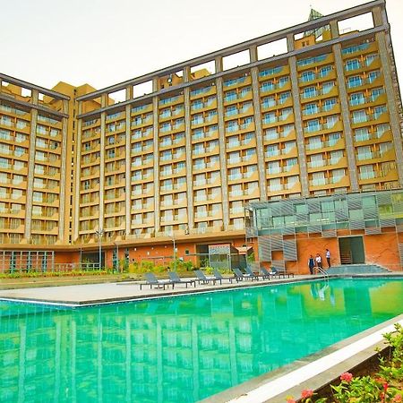 The Weekend Address Otel Surat Dış mekan fotoğraf