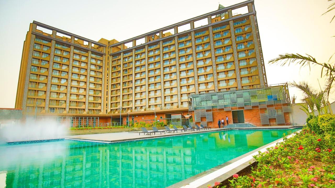 The Weekend Address Otel Surat Dış mekan fotoğraf