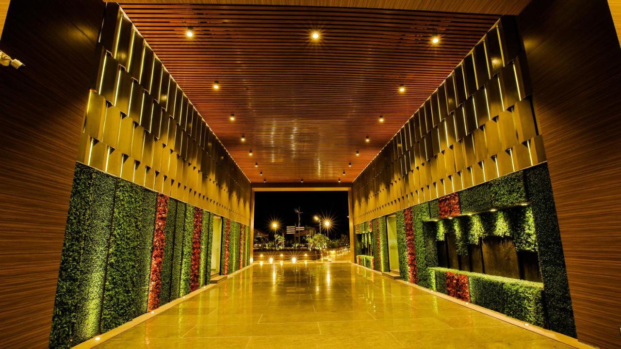 The Weekend Address Otel Surat Dış mekan fotoğraf