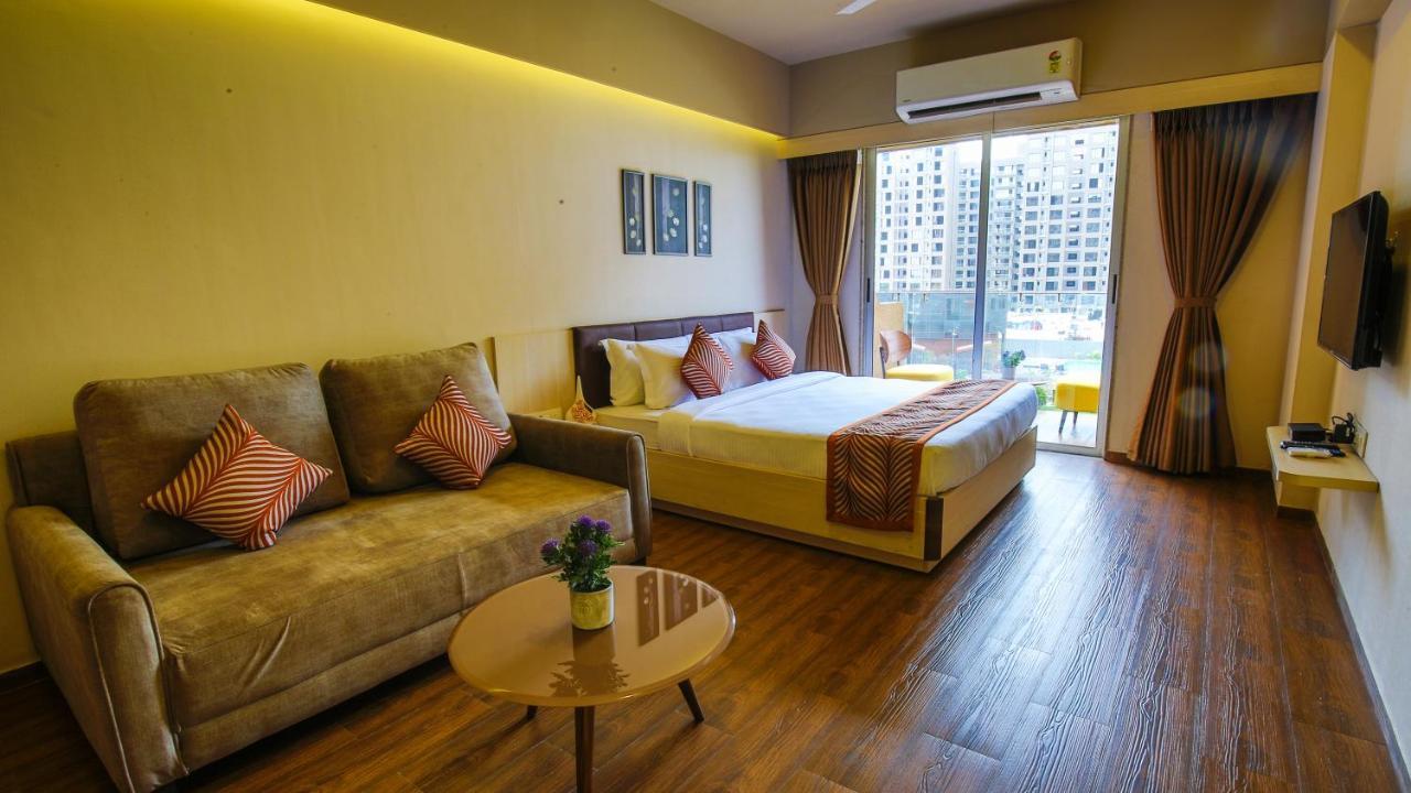 The Weekend Address Otel Surat Dış mekan fotoğraf
