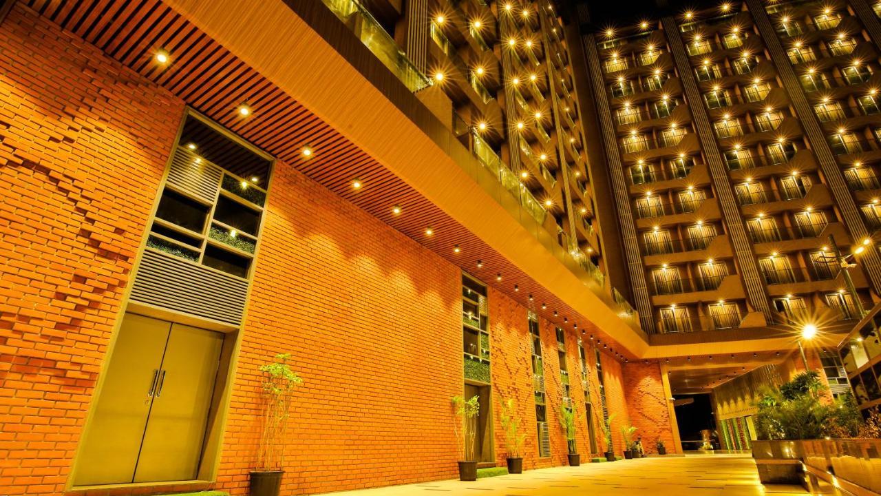 The Weekend Address Otel Surat Dış mekan fotoğraf