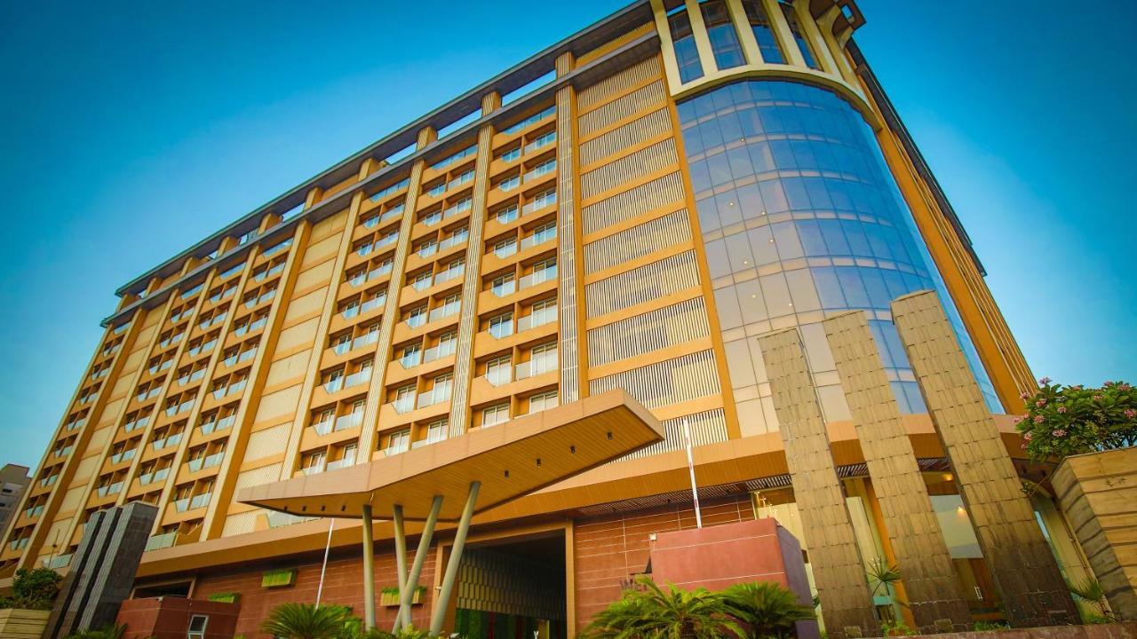 The Weekend Address Otel Surat Dış mekan fotoğraf