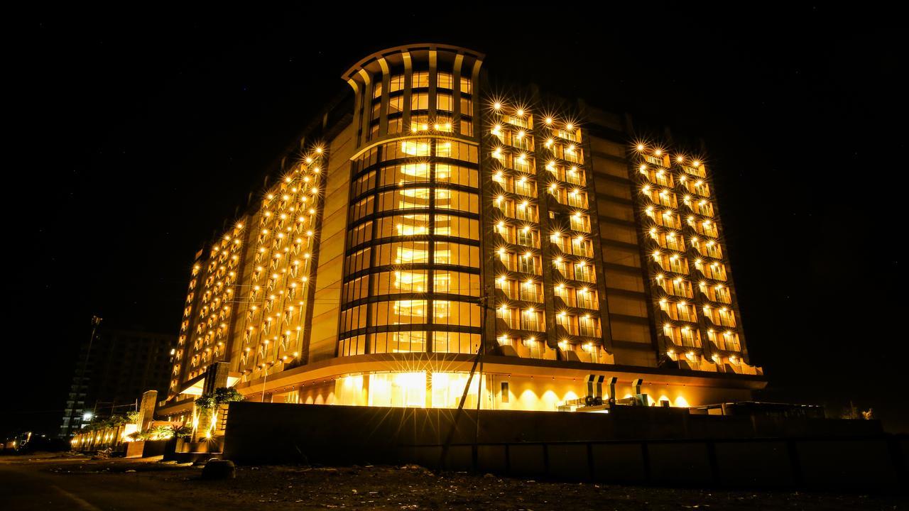 The Weekend Address Otel Surat Dış mekan fotoğraf