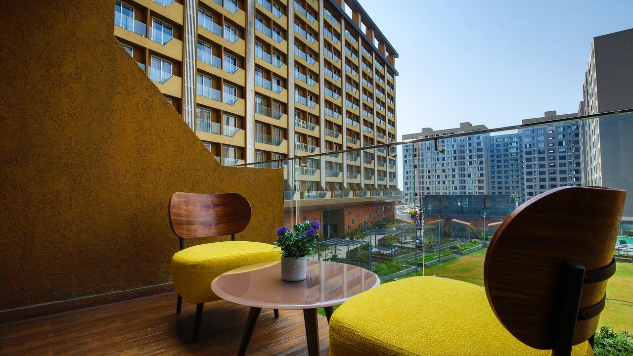 The Weekend Address Otel Surat Dış mekan fotoğraf